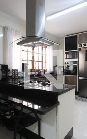 Casa à venda com 225m², 3 quartos e 2 vagasCozinha