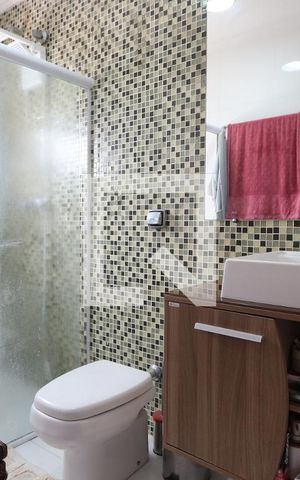 Casa à venda com 225m², 3 quartos e 2 vagasBanheiro da Suíte