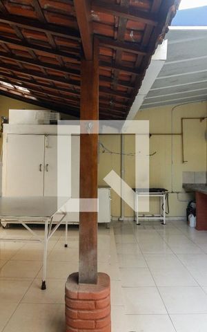 Casa à venda com 370m², 6 quartos e 5 vagas Casa à venda com 370m², 6 quartos e 5 vagasQuintal