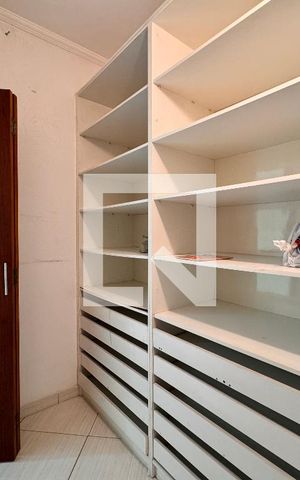 Casa para alugar com 152m², 3 quartos e 4 vagas Casa para alugar com 152m², 3 quartos e 4 vagasCloset da suíte