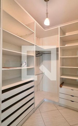 Casa para alugar com 152m², 3 quartos e 4 vagas Casa para alugar com 152m², 3 quartos e 4 vagasCloset da suíte