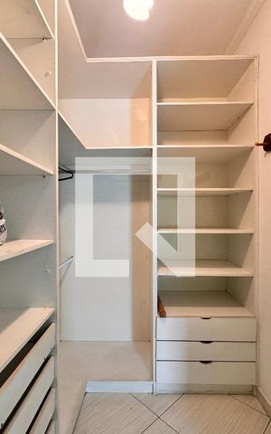 Casa para alugar com 152m², 3 quartos e 4 vagas Casa para alugar com 152m², 3 quartos e 4 vagasCloset da suíte