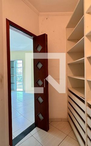 Casa para alugar com 152m², 3 quartos e 4 vagas Casa para alugar com 152m², 3 quartos e 4 vagasCloset da suíte