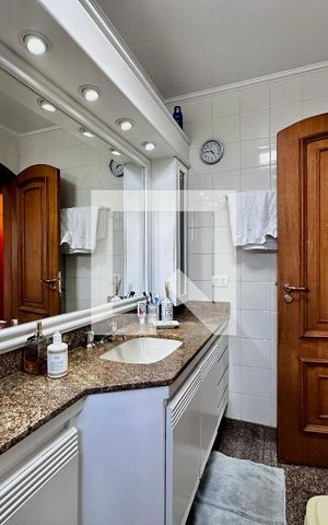 Apartamento à venda com 180m², 3 quartos e 4 vagasBanheiro Suíte