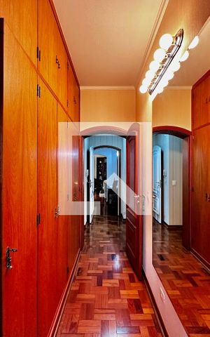 Apartamento à venda com 180m², 3 quartos e 4 vagasCloset Suíte
