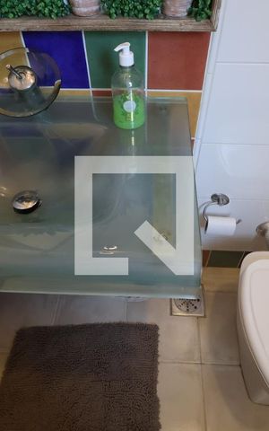 Casa à venda com 242m², 3 quartos e 5 vagasBanheiro de serviço