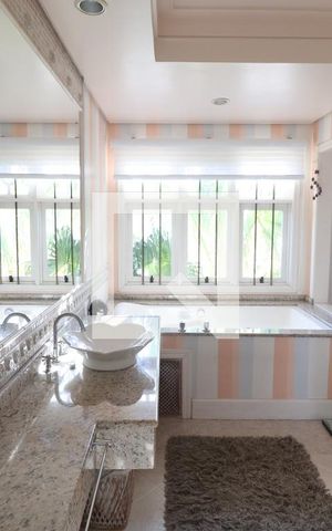Casa à venda com 242m², 3 quartos e 5 vagasBanheiro da Suíte 3
