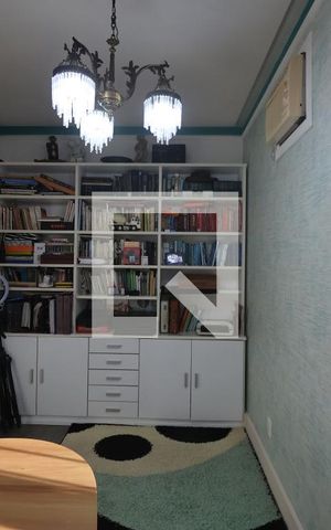 Casa à venda com 242m², 3 quartos e 5 vagasEscritório