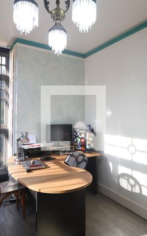 Casa à venda com 242m², 3 quartos e 5 vagasEscritório