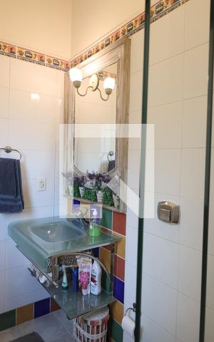 Casa à venda com 242m², 3 quartos e 5 vagasBanheiro de serviço