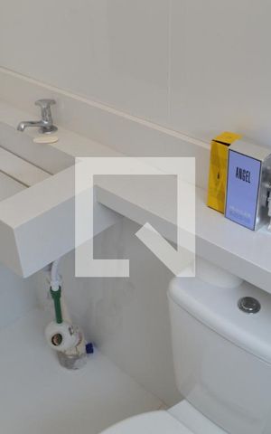 Apartamento à venda com 48m², 2 quartos e sem vaga Apartamento à venda com 48m², 2 quartos e sem vagaBanheiro