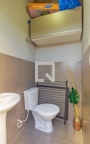 Casa para alugar com 130m², 3 quartos e 3 vagas Casa para alugar com 130m², 3 quartos e 3 vagasBanheiro de Serviço