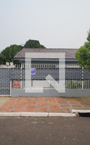 Casa à venda com 70m², 3 quartos e 1 vaga Casa à venda com 70m², 3 quartos e 1 vagaFachada