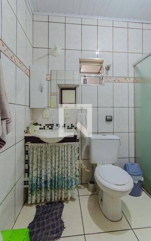Casa de condomínio à venda com 254m², 6 quartos e 2 vagas Casa de condomínio à venda com 254m², 6 quartos e 2 vagasBanheiro Casa 2