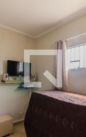 Casa de condomínio à venda com 254m², 6 quartos e 2 vagas Casa de condomínio à venda com 254m², 6 quartos e 2 vagasQuarto 1 Casa 1