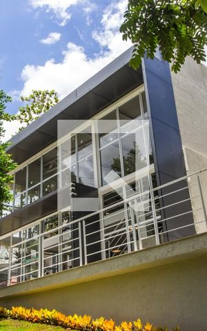 Casa de condomínio para alugar com 440m², 4 quartos e 4 vagas Casa de condomínio para alugar com 440m², 4 quartos e 4 vagasAcademia