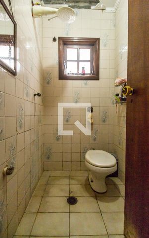 Casa de condomínio para alugar com 440m², 4 quartos e 4 vagas Casa de condomínio para alugar com 440m², 4 quartos e 4 vagasBanheiro de serviço