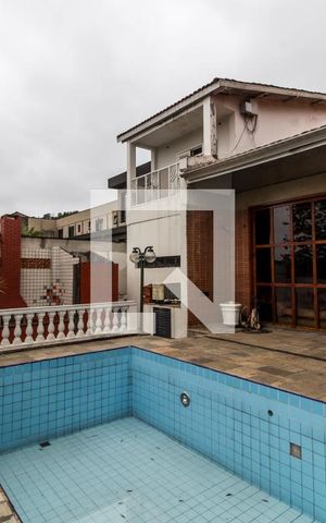 Casa de condomínio para alugar com 440m², 4 quartos e 4 vagas Casa de condomínio para alugar com 440m², 4 quartos e 4 vagasPiscina