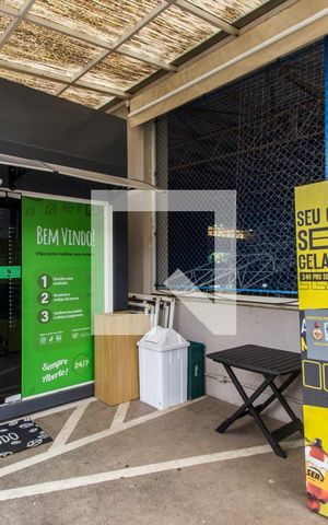 Casa de condomínio para alugar com 440m², 4 quartos e 4 vagas Casa de condomínio para alugar com 440m², 4 quartos e 4 vagasMercado