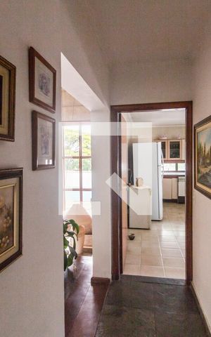 Casa de condomínio para alugar com 440m², 4 quartos e 4 vagas Casa de condomínio para alugar com 440m², 4 quartos e 4 vagasCorredor