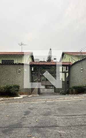 Casa de condomínio à venda com 225m², 3 quartos e 4 vagasFachada