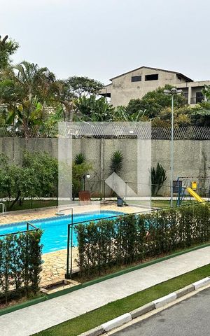 Casa de condomínio à venda com 225m², 3 quartos e 4 vagasArea Comum - Piscina