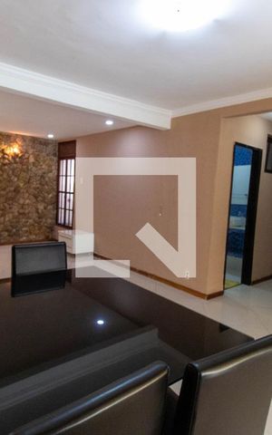 Casa à venda com 150m², 3 quartos e 1 vaga Casa à venda com 150m², 3 quartos e 1 vagaSala