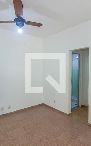 Casa à venda com 300m², 2 quartos e 4 vagas Casa à venda com 300m², 2 quartos e 4 vagasSala