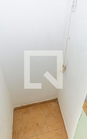 Casa à venda com 300m², 2 quartos e 4 vagas Casa à venda com 300m², 2 quartos e 4 vagasCozinha e Área de Serviço