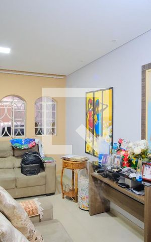 Casa à venda com 282m², 4 quartos e 2 vagasSala