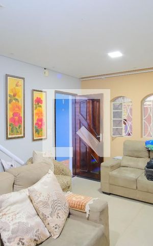 Casa à venda com 282m², 4 quartos e 2 vagasSala