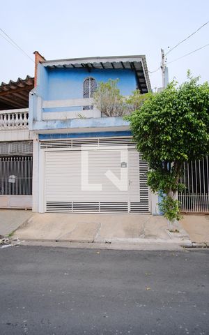 Casa à venda com 282m², 4 quartos e 2 vagasFachada