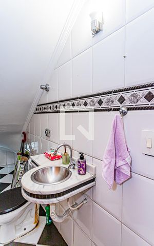 Casa para alugar com 203m², 3 quartos e 6 vagas Casa para alugar com 203m², 3 quartos e 6 vagasLavabo