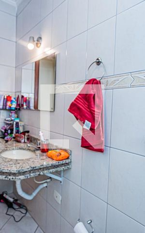 Casa para alugar com 203m², 3 quartos e 6 vagas Casa para alugar com 203m², 3 quartos e 6 vagasBanheiro suite 2