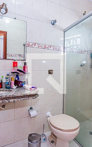 Casa para alugar com 203m², 3 quartos e 6 vagas Casa para alugar com 203m², 3 quartos e 6 vagasBanheiro suite 1