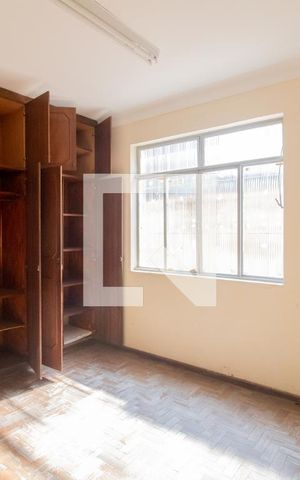 Casa à venda com 480m², 6 quartos e 2 vagas Casa à venda com 480m², 6 quartos e 2 vagasQuarto 1 - Casa 2