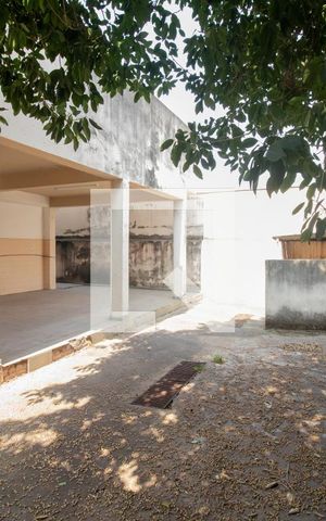 Casa à venda com 480m², 6 quartos e 2 vagas Casa à venda com 480m², 6 quartos e 2 vagasQuintal - Casa 2