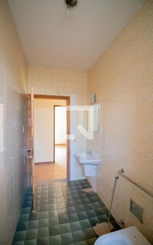 Casa à venda com 480m², 6 quartos e 2 vagas Casa à venda com 480m², 6 quartos e 2 vagasBanheiro Social - Casa 2