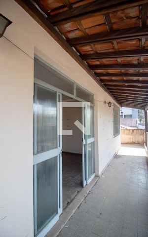 Casa à venda com 480m², 6 quartos e 2 vagas Casa à venda com 480m², 6 quartos e 2 vagasVaranda - Casa 1