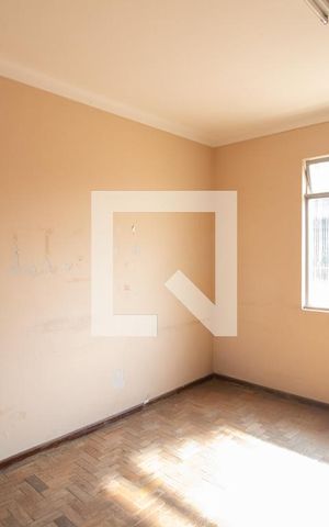 Casa à venda com 480m², 6 quartos e 2 vagas Casa à venda com 480m², 6 quartos e 2 vagasQuarto 3 - Casa 1