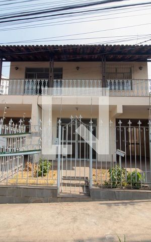 Casa à venda com 480m², 6 quartos e 2 vagas Casa à venda com 480m², 6 quartos e 2 vagasFachada