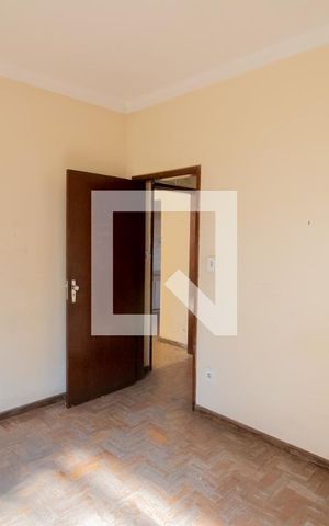 Casa à venda com 480m², 6 quartos e 2 vagas Casa à venda com 480m², 6 quartos e 2 vagasQuarto 1 - Casa 2