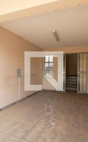 Casa à venda com 480m², 6 quartos e 2 vagas Casa à venda com 480m², 6 quartos e 2 vagasGaragem - Casa 2
