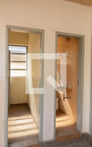 Casa à venda com 480m², 6 quartos e 2 vagas Casa à venda com 480m², 6 quartos e 2 vagasÁrea de Serviço - Casa 2