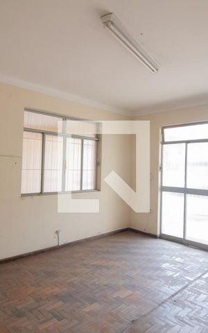 Casa à venda com 480m², 6 quartos e 2 vagas Casa à venda com 480m², 6 quartos e 2 vagasSala - Casa 2