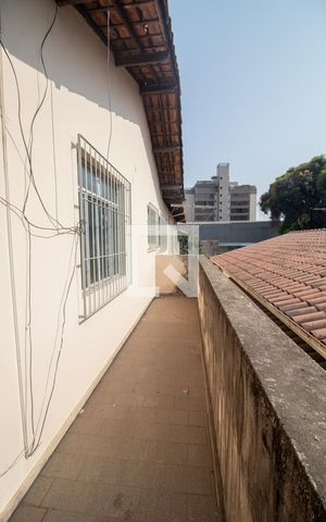 Casa à venda com 480m², 6 quartos e 2 vagas Casa à venda com 480m², 6 quartos e 2 vagasVaranda - Casa 1