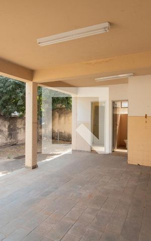 Casa à venda com 480m², 6 quartos e 2 vagas Casa à venda com 480m², 6 quartos e 2 vagasÁrea de Serviço - Casa 2