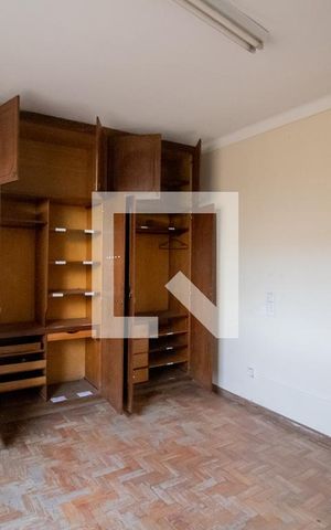 Casa à venda com 480m², 6 quartos e 2 vagas Casa à venda com 480m², 6 quartos e 2 vagasQuarto 2 - Casa 2