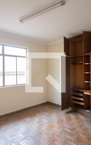 Casa à venda com 480m², 6 quartos e 2 vagas Casa à venda com 480m², 6 quartos e 2 vagasQuarto 2 - Casa 2