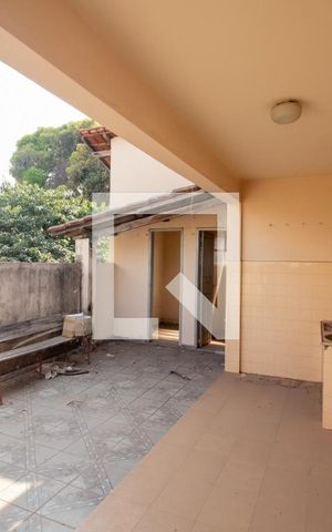 Casa à venda com 480m², 6 quartos e 2 vagas Casa à venda com 480m², 6 quartos e 2 vagasÁrea Serviço - Casa 1